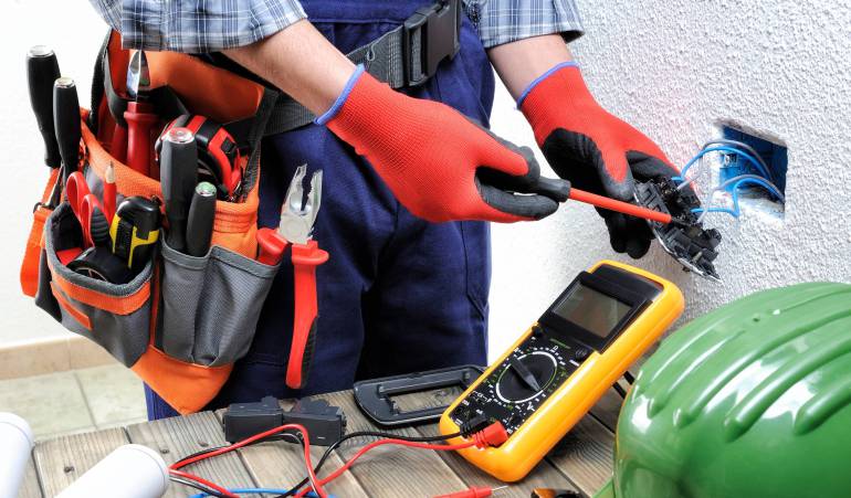 The Benefits of Hiring a Professional Electrician for Home and Office Projects in Hornchurch