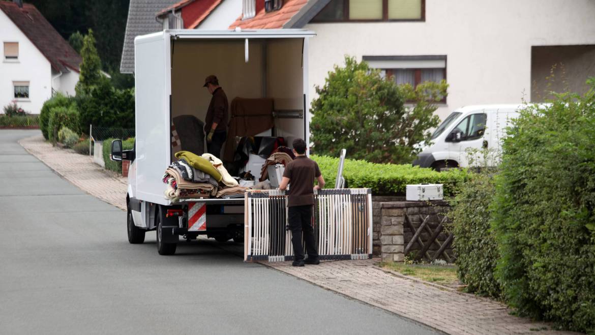 Przeprowadzka z Anglii do Polski: Najlepsze porady na temat transportu i organizacji z Raffa Transport