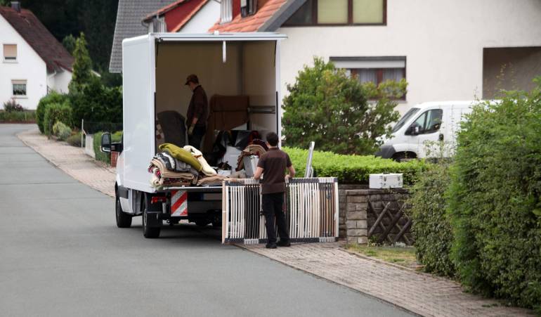 Przeprowadzka z Anglii do Polski: Najlepsze porady na temat transportu i organizacji z Raffa Transport
