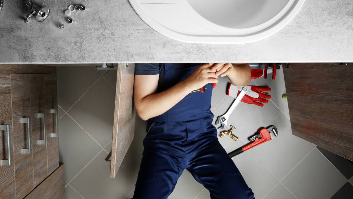 Top Signs You Need to Call Plumbers Pinner Right Away