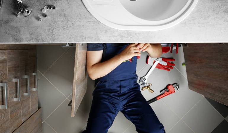 Top Signs You Need to Call Plumbers Pinner Right Away